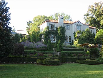 The Kessler Park home of Ken Row and Sergio Remirez is on the Dallas Garden Conservancy tour May 21. Photo courtesy of the Garden Conservancy.