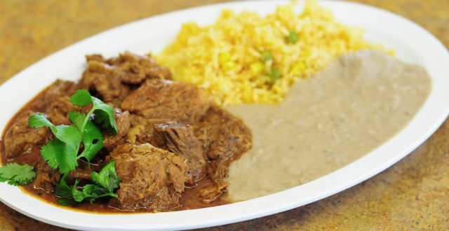 Barbacoa roja estilo Sinaloa is made with pork and beef. Photos by Elliott Muñoz