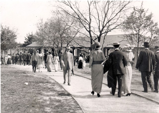 The entrance to what was later renamed the Marsalis Park Zoo in 1925. Photo courtesy of Carla Boss