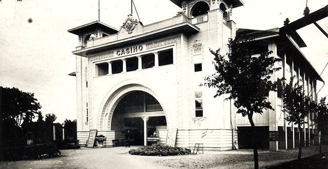 This 2,500-seat Casino theater once was part of Lake Cliff amusement park. When the park closed, developer Charles Mangold relocated the building to Fifth and Crawford where it become the James P. Simpson Studio, which burned down in 1929. Photo courtesy of Joe Whitney