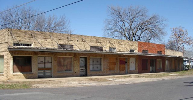 Abandoned retail buildings occupy the 700 block of Pierce in the North Cliff neighborhood. Photo by Mary McLauhlan