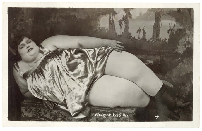 A publicity photo for Alice from Dallas lists her weight as 685, but that likely was an exaggeration.