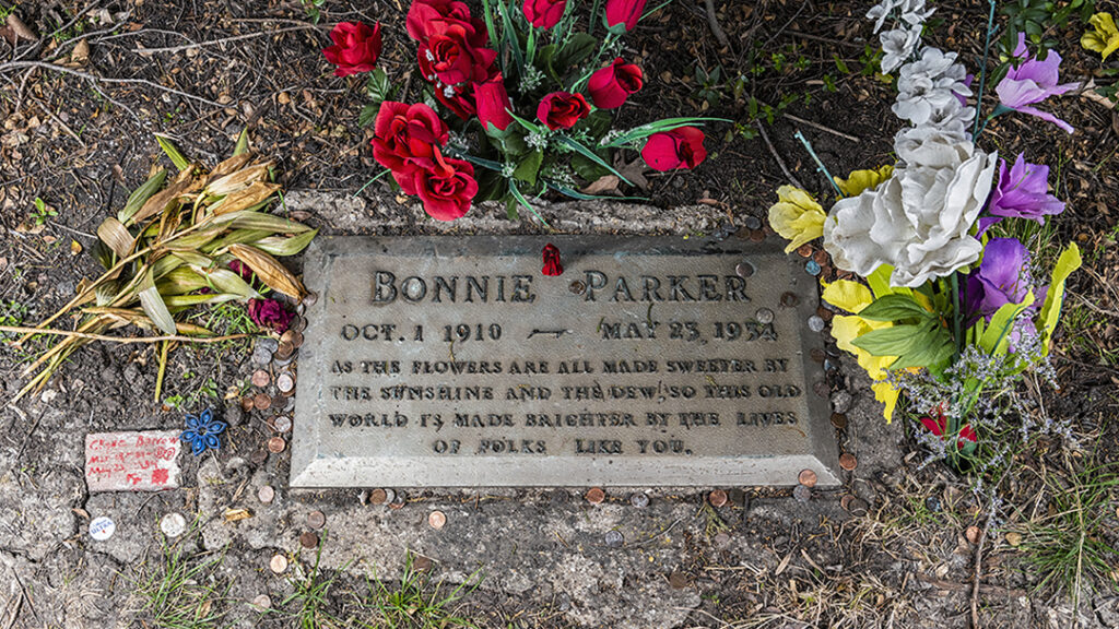 Bonnie Parkers Grave. Photo by Danny Fulgencio