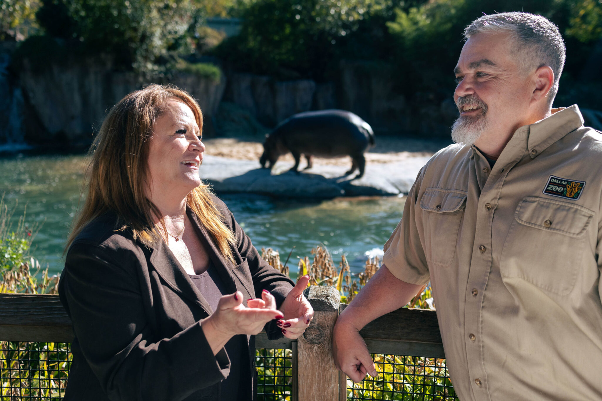 Lisa New at the hippo exhibit with zookeeper at the Dallas Zoo. Photography courtesy of the Dallas Zoo.