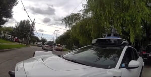 KERA: Oak Cliff apartment explosion first responder was blocked by a Waymo self-driving car, video shows