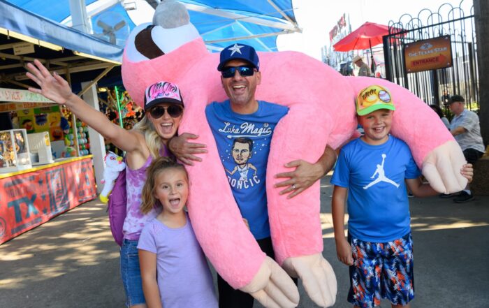 State Fair family wins prize stuffed animal.